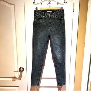 Levi’s women 721 high rise skinny jeans 99% new